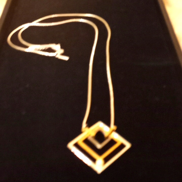 Vantel Pearls Echo Necklace - Picture 6 of 13